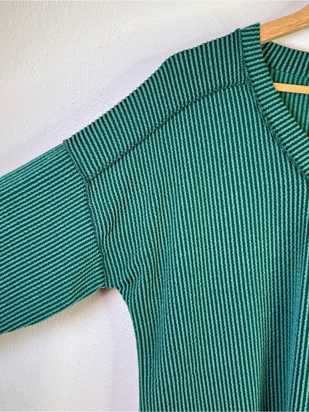 Heimish USA Emerald Green V-Neck Ribbed Slouchy Oversized Sweater Size Large - Picture 6 of 16